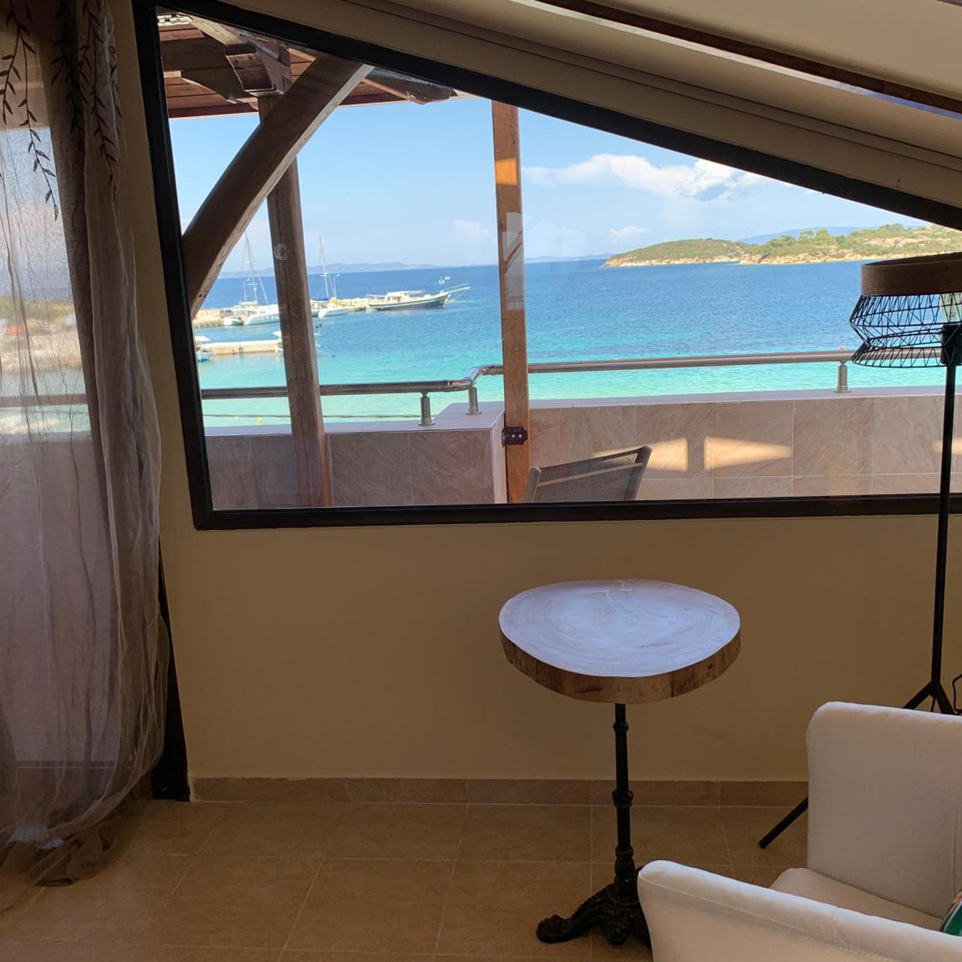 Avra Hotel 42/58
