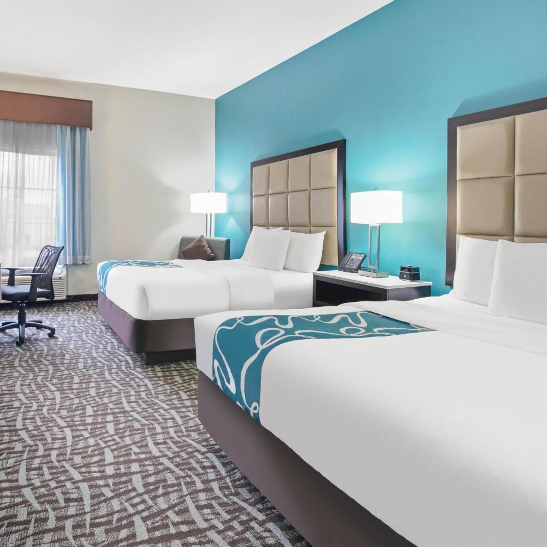 غرفة بسريرين كوين بحوض استحمام لذوي الإعاقة، La Quinta Inn And Suites Paris 3/3