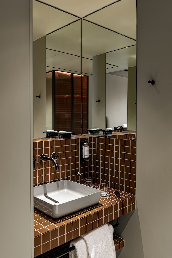 PARADISO, FAMILY