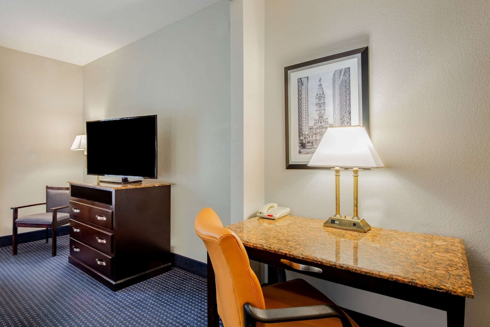 La Quinta Inn And Suites by Wyndham Mt. Laurel - Philadelphia 55/62