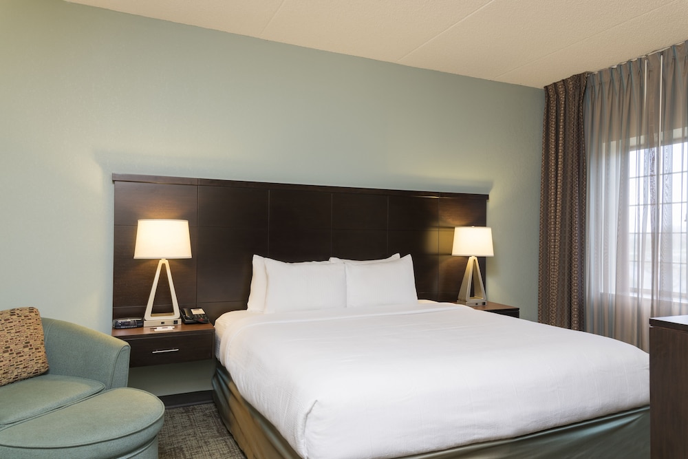 Staybridge Suites Chicago Oakbrook Terrace 17/64