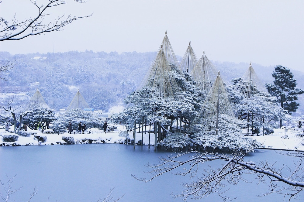 Kanazawa Hakuchoro Hotel Sanraku 41/48