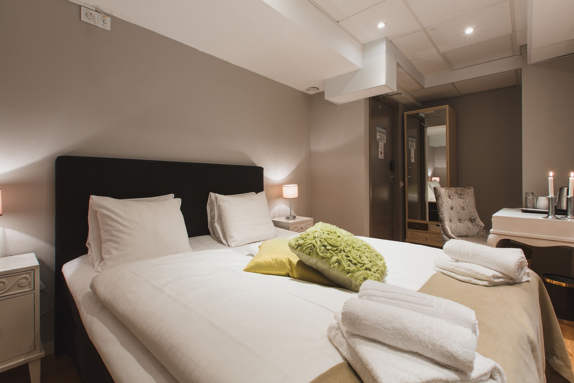 ECONOMY, DOUBLE BED, NO WINDOW