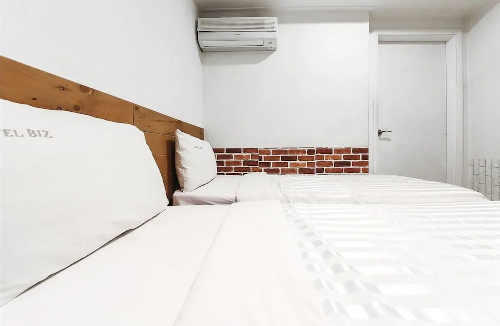 Hotel Tradiup by the Designers 20/50