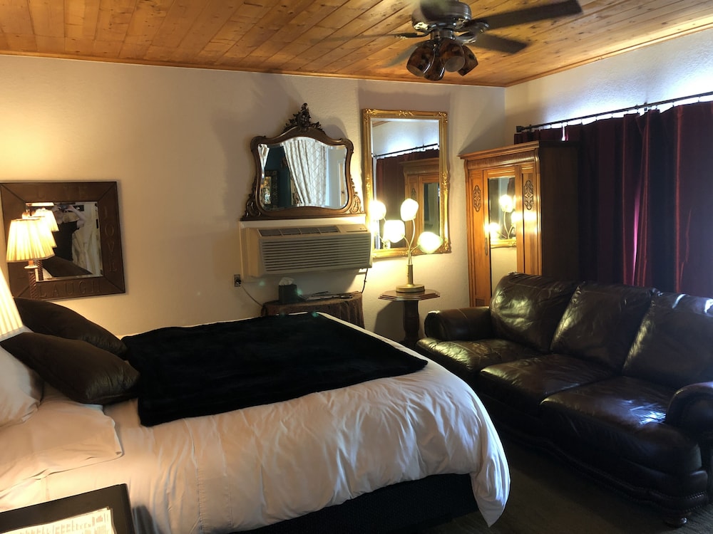 Echo Canyon Manor 13/76