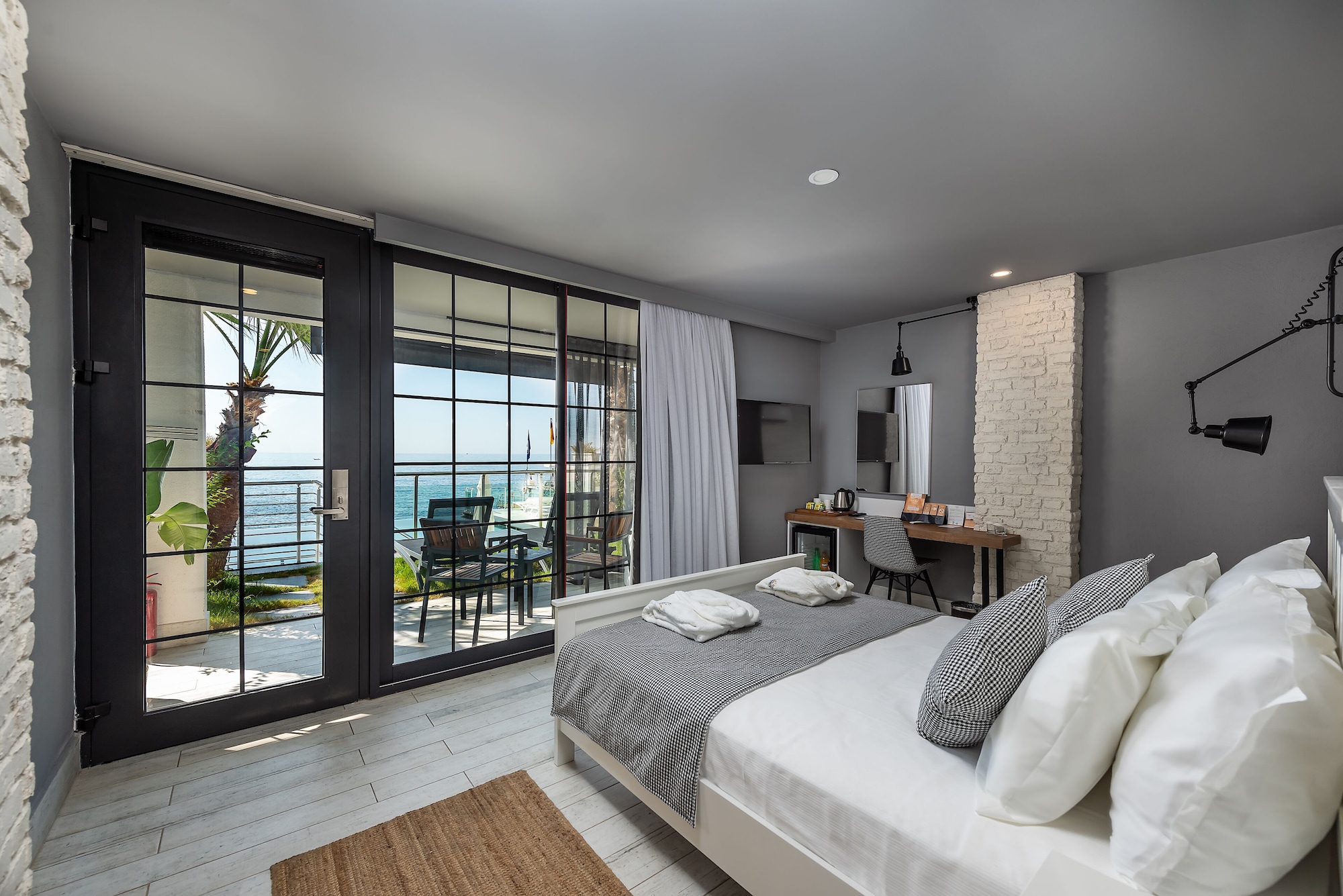 Premium, Queen Bed, Beach Front