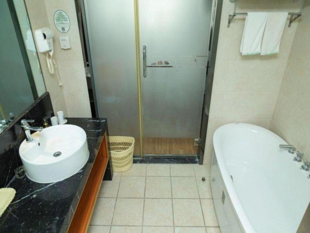 GreenTree Inn Jiansu Nantong Tongzhouwan Huanghe Road Business Hotel 38/41