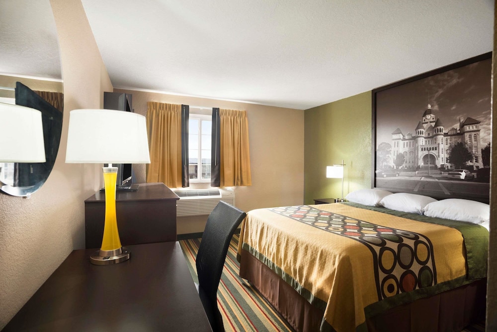 Super 8 by Wyndham Joplin 9/23