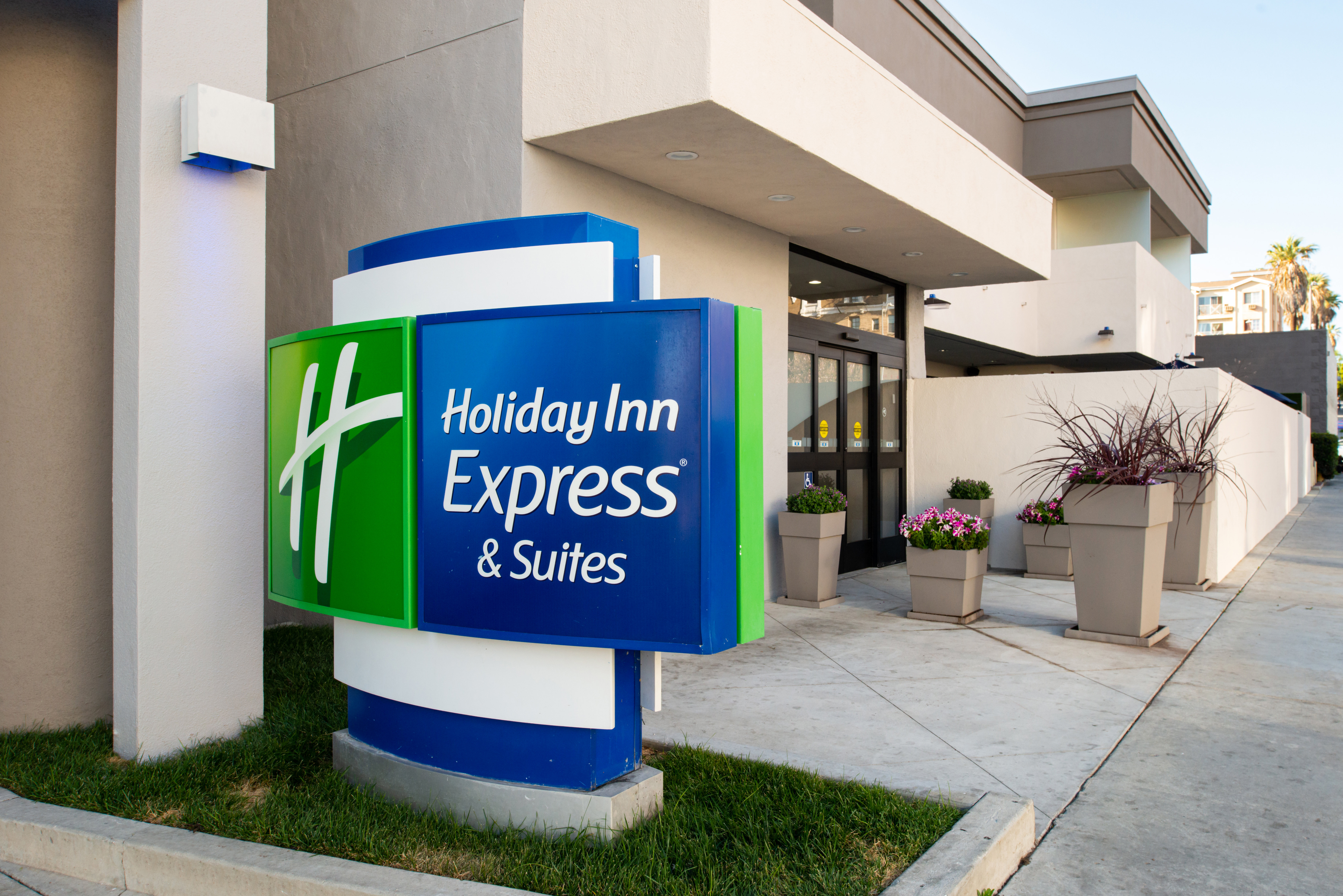 Holiday Inn Express Hotel And Suites Los Angeles Downtown West 3/55