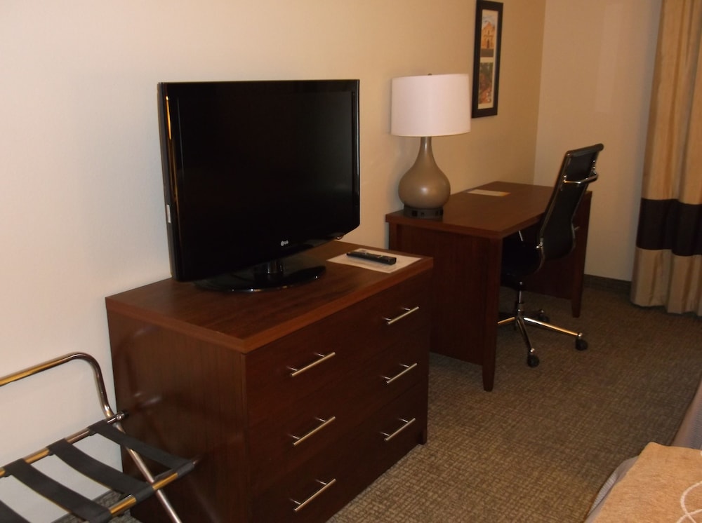 Comfort Inn and Suites Seguin, TX 29/37