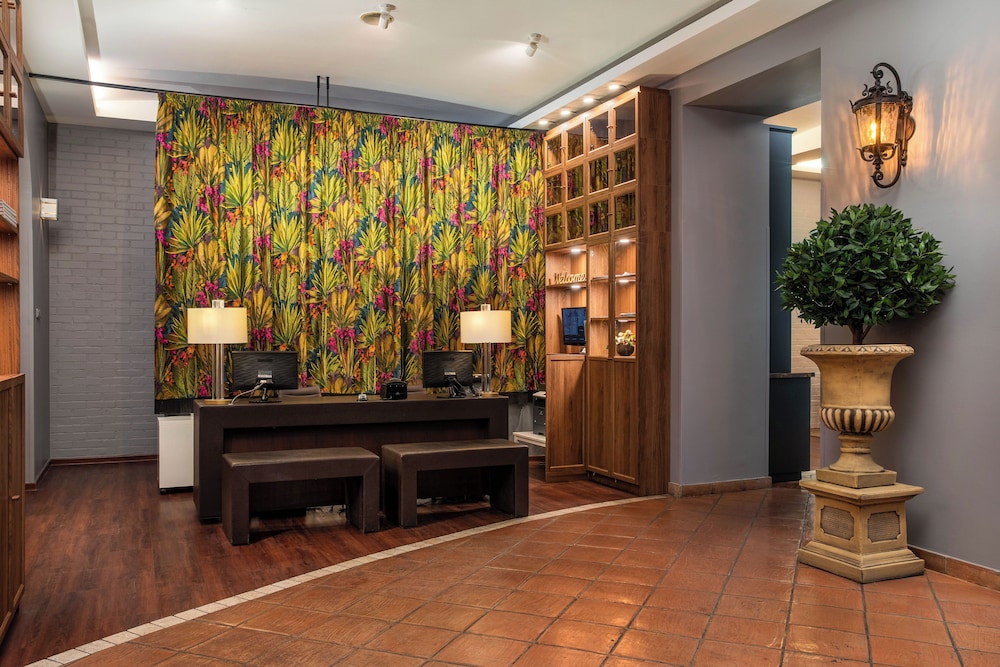 Lobby at Mamaison Residence Izabella Budapest, BUDAPEST