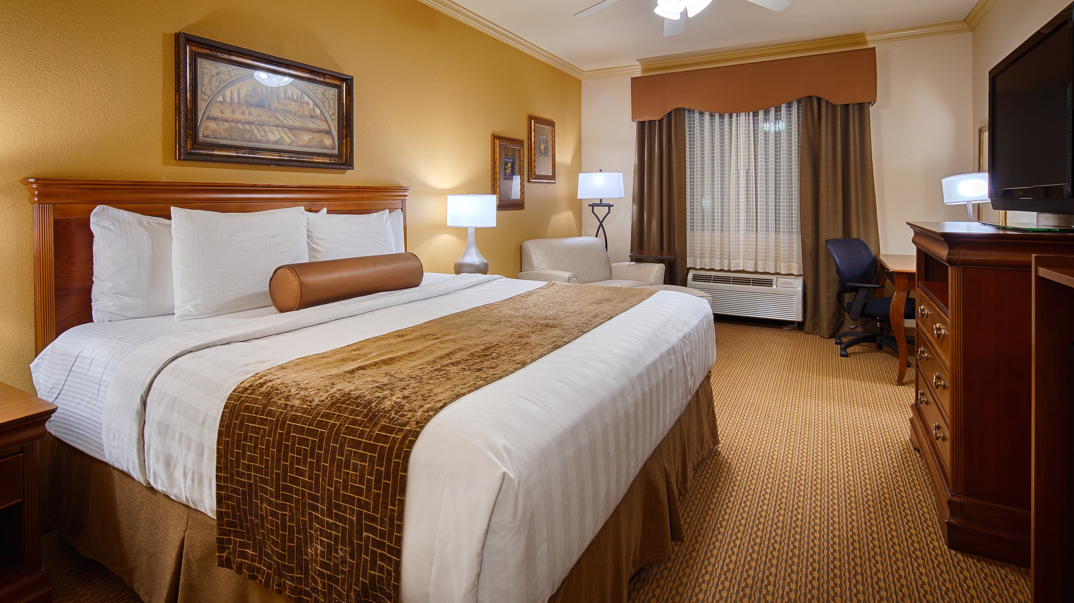 Best Western Plus Crown Colony Inn and Suites 11/59