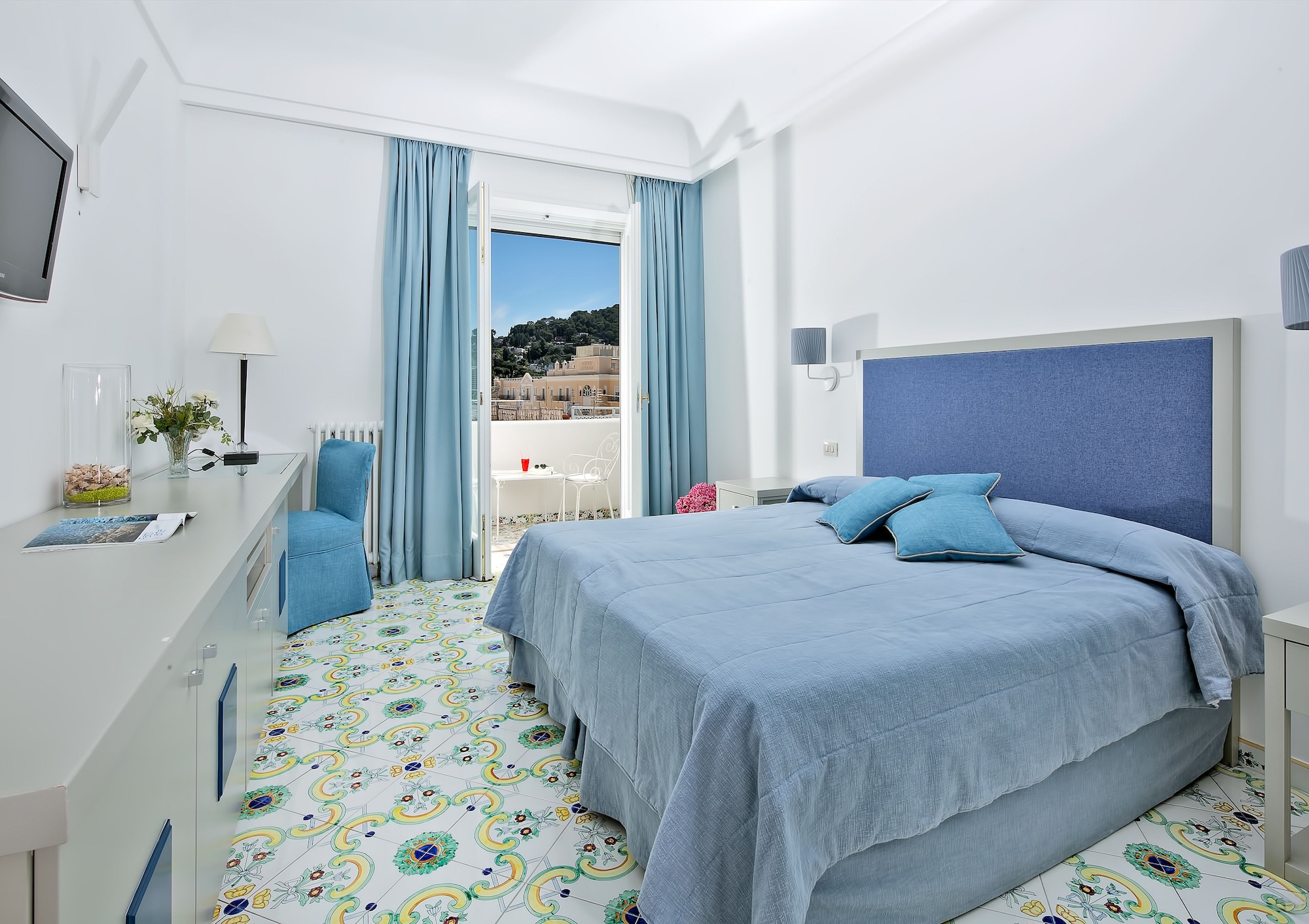DELUXE, DOUBLE BED