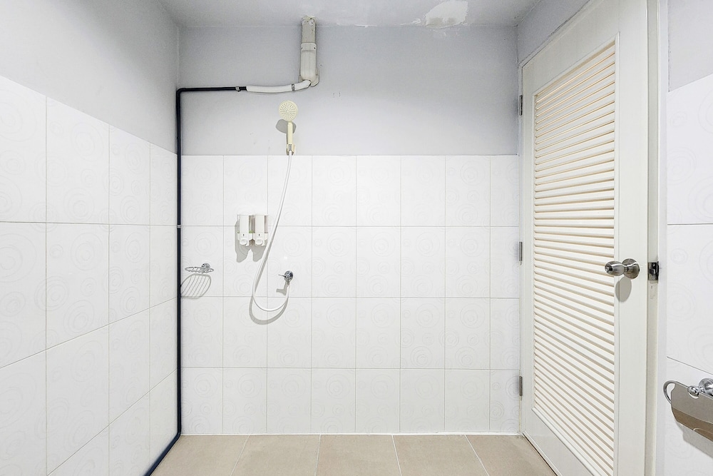 Freesia Guesthouse Suvarnabhumi 33/34