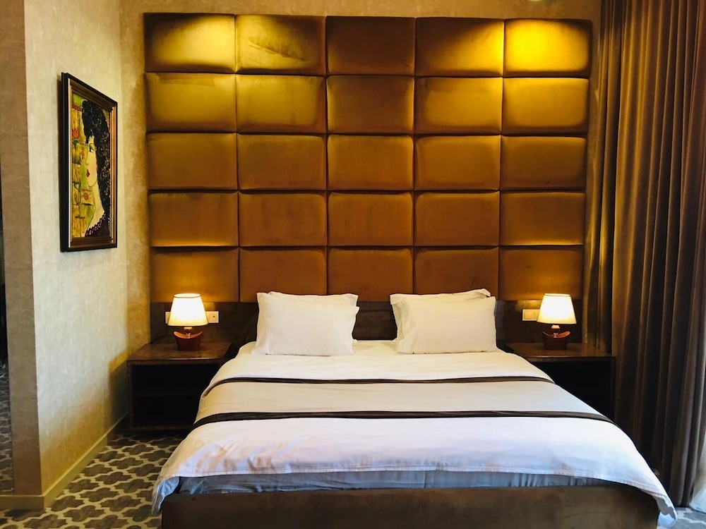 SUPERIOR, DOUBLE BED