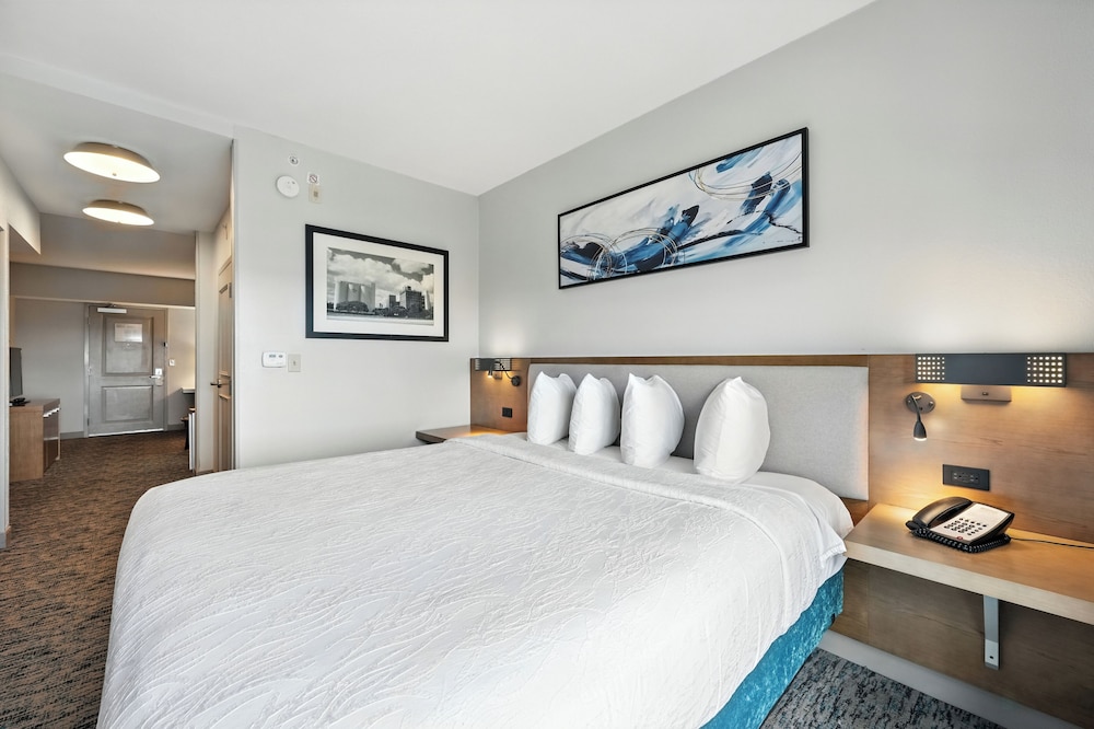 Evolution, Junior Suite, King Bed, Sofa