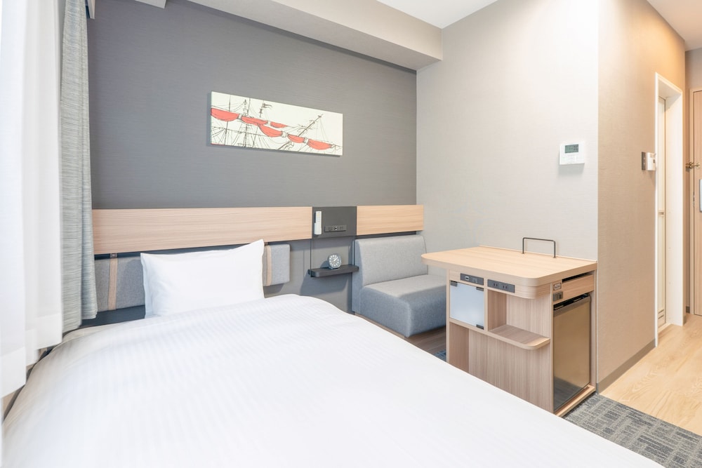 ROOM, SEMI DOUBLE BED