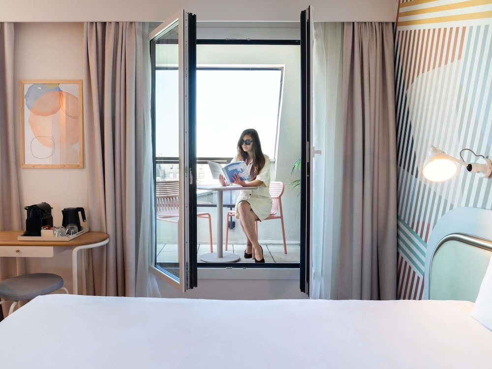 جناح بسرير مزدوج بشرفة مع أريكة، Ibis Styles Paris Porte D Orleans Hotel 2/7