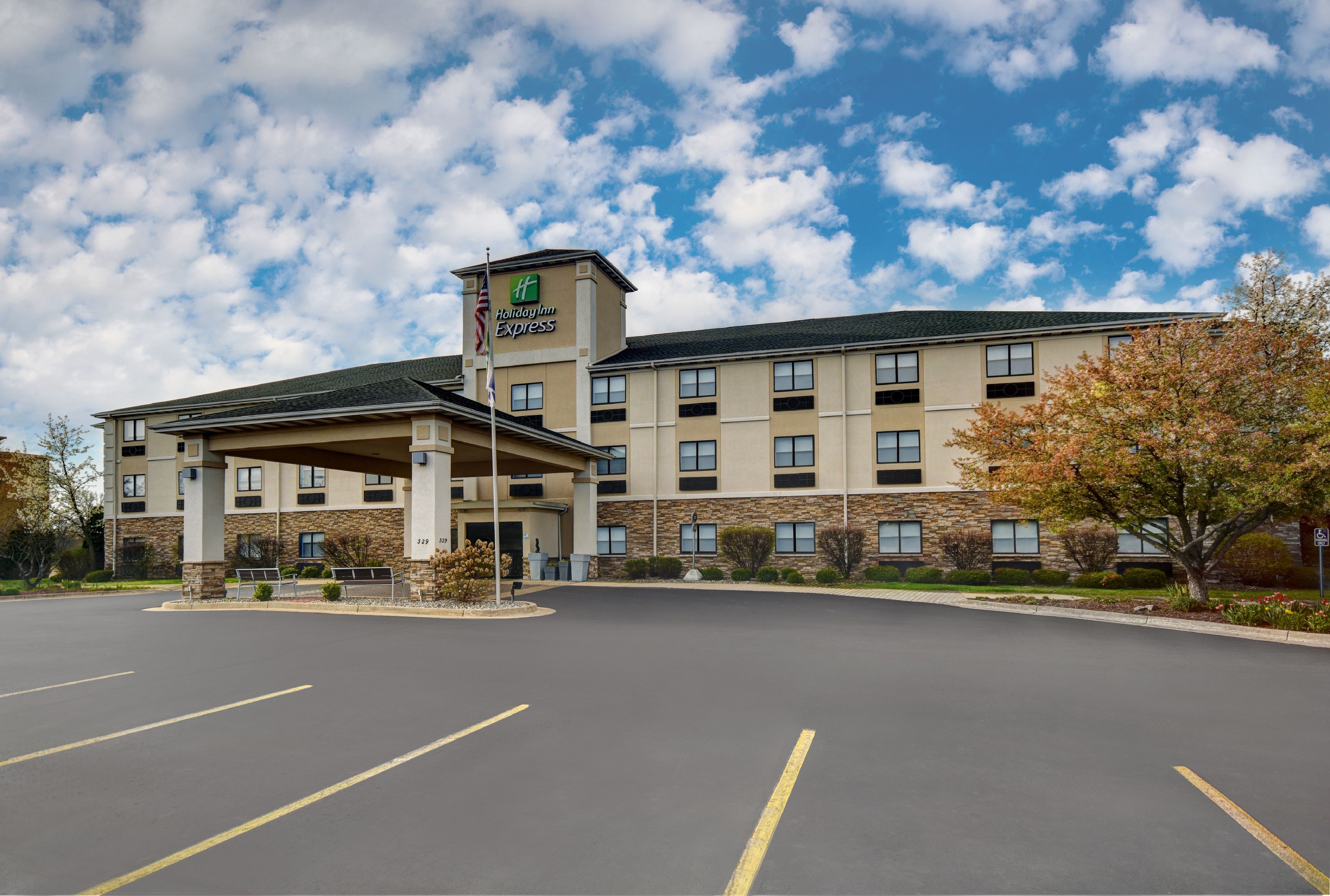 Holiday Inn Express Marshall 36/48