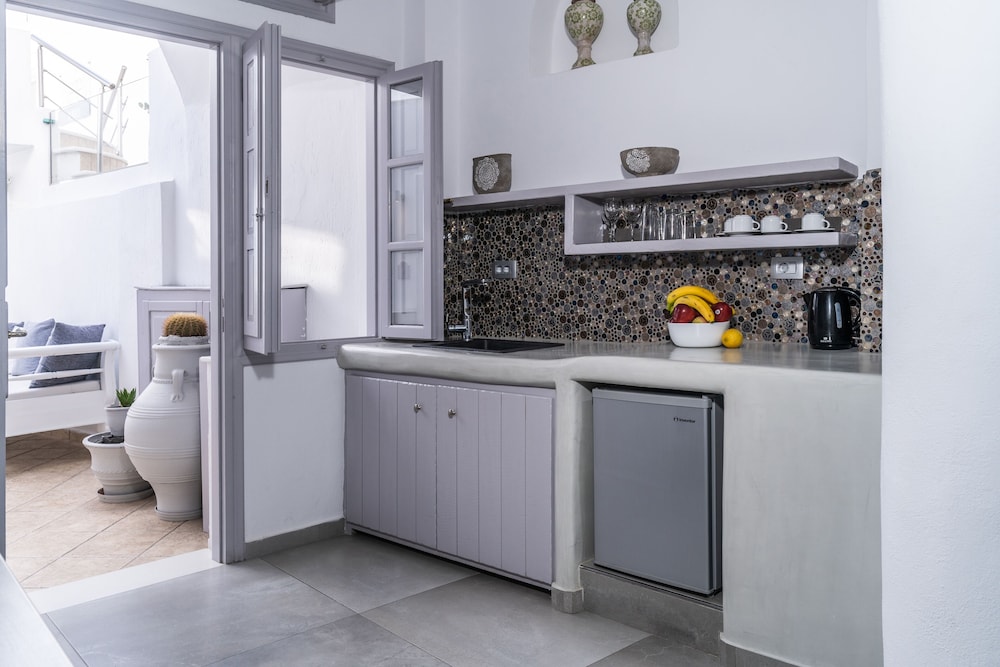 Nefeli Homes 5/50