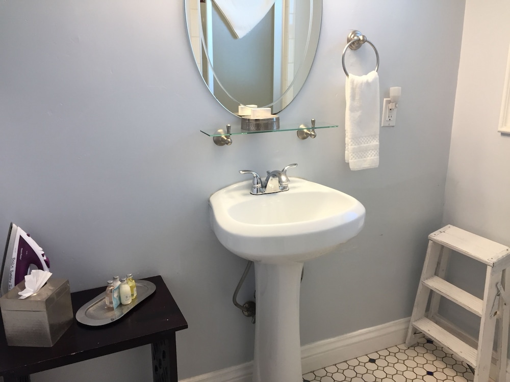Beach Bungalow Inn and Suites 45/67