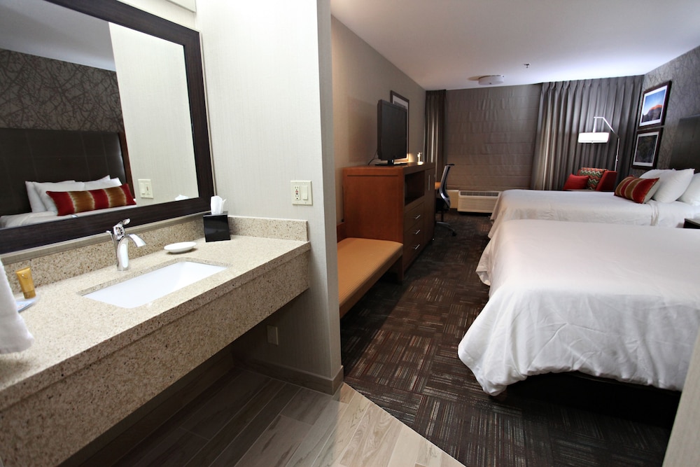 Best Western Plus Cottontree Inn 13/34