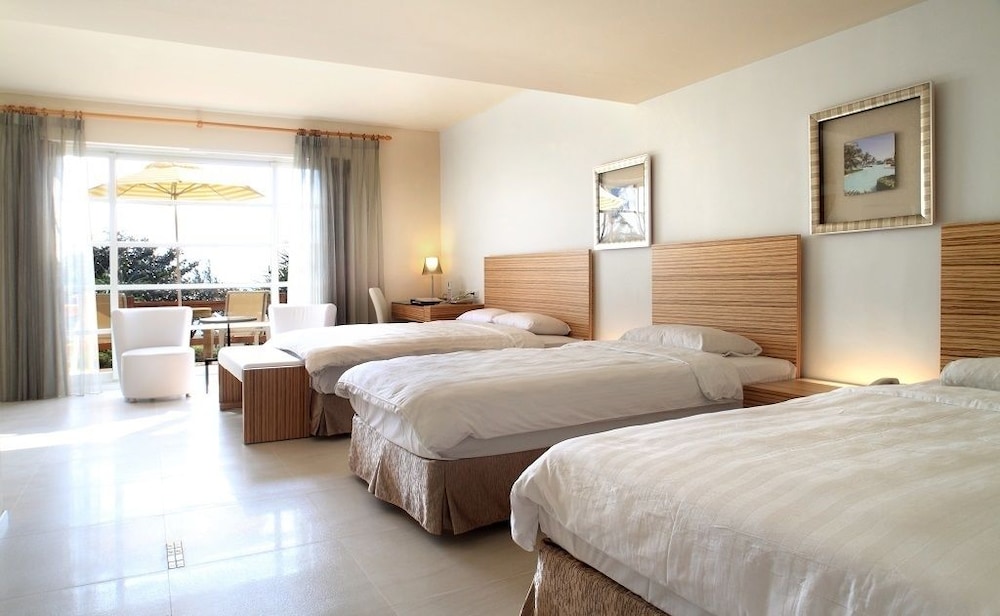 Chateau Beach Resort 14/78