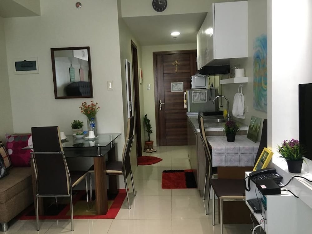 Felicity Suites At Horizon 101 8/16