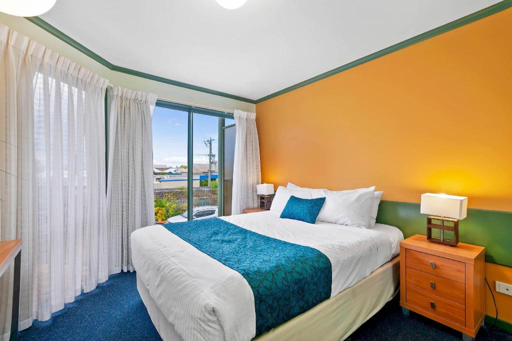 Upgrade, Efficiency, Suite, Single Bed, 2 Queen Beds