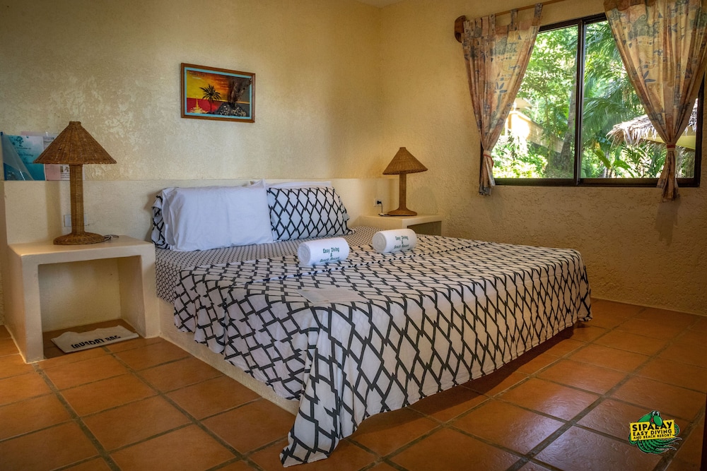 Super, Deluxe, Bungalow, Queen Bed, Easy Diving And Beach Resort 4/6