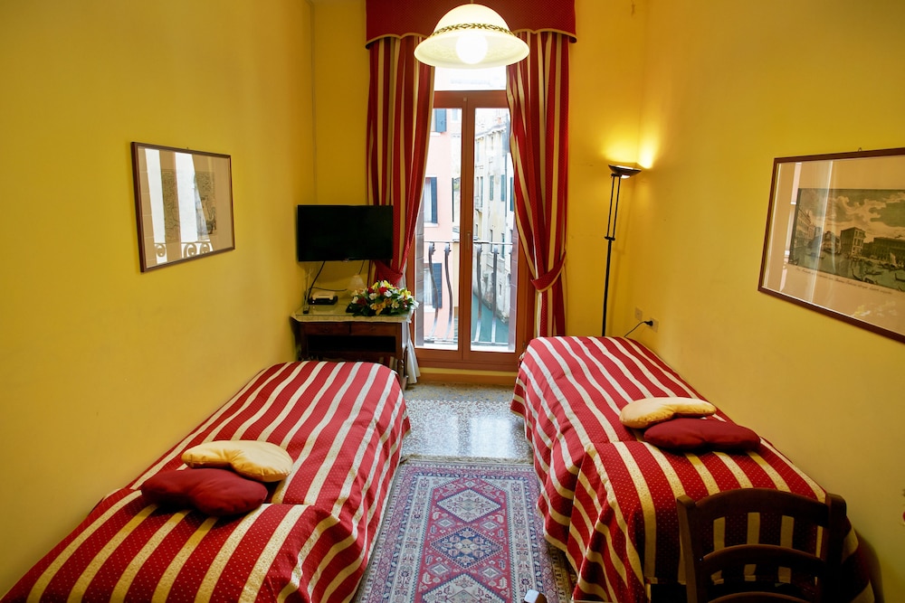 San Luca Hotel 39/55