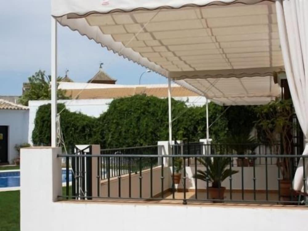 HACIENDA OLONTIGI in AZNALCAZAR