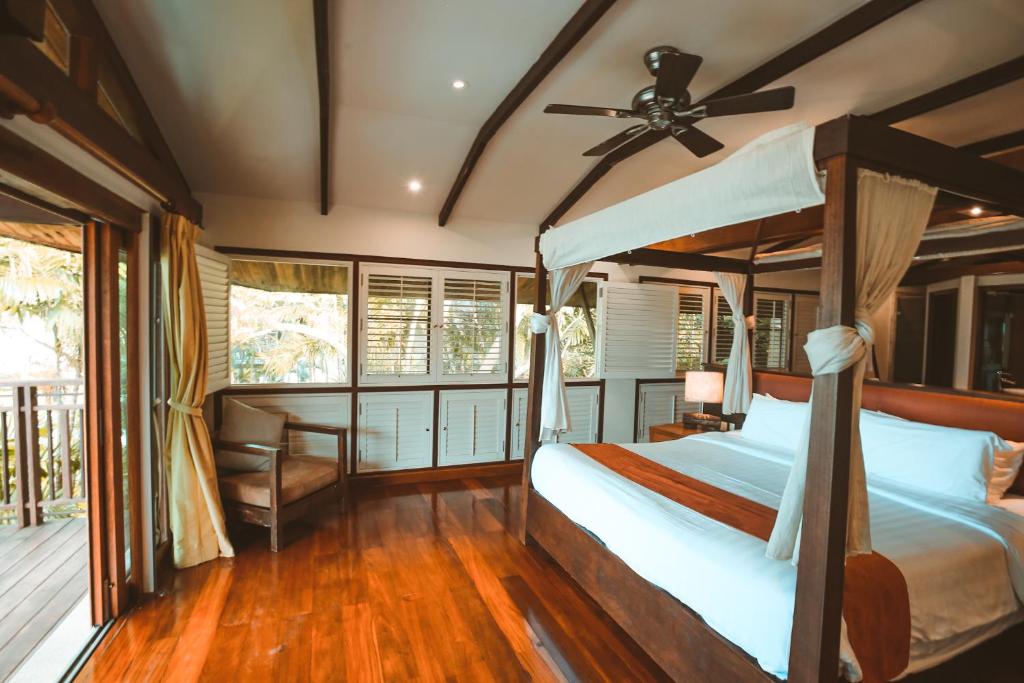 5 Bedroom Grand Beachfront Pool Villa