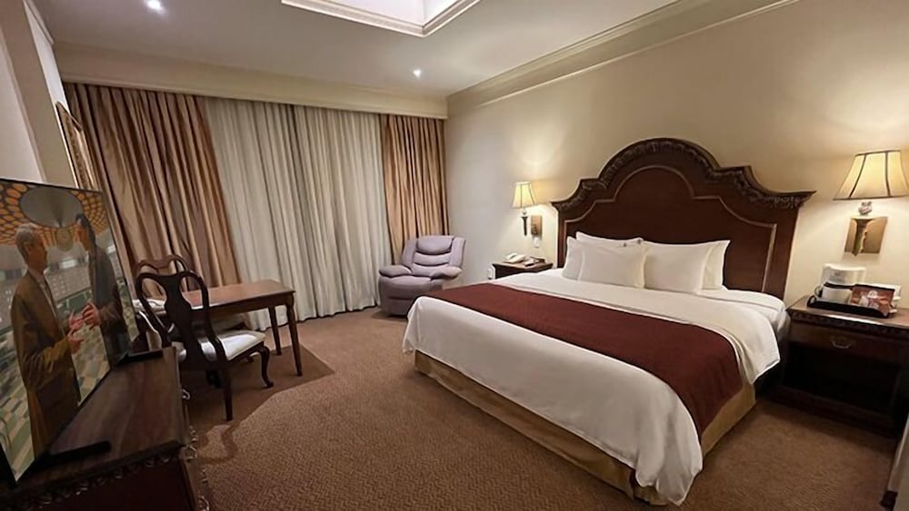 Room, King Bed, Garden Area