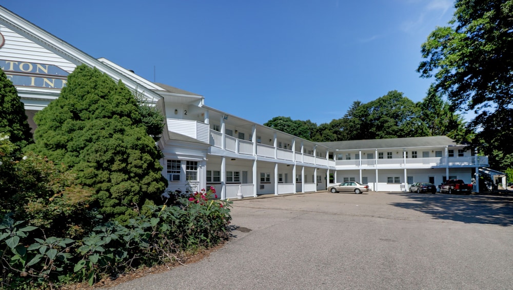 Hamilton Village Inn 61/71