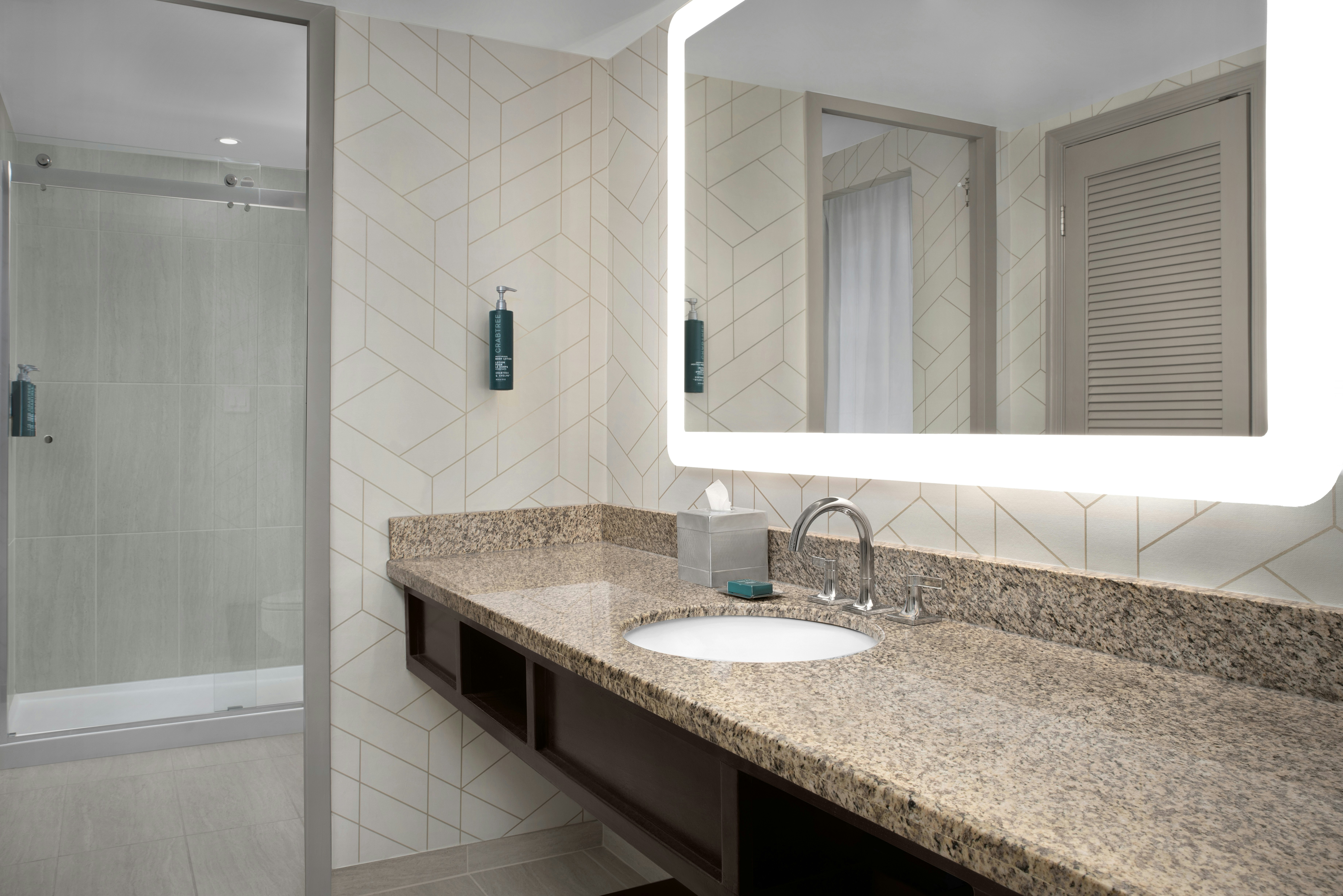 JUNIOR SUITE, KING BED