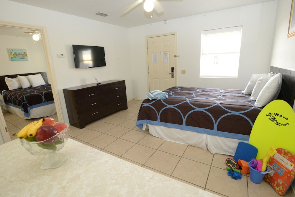 Port Isla Inn 35/53