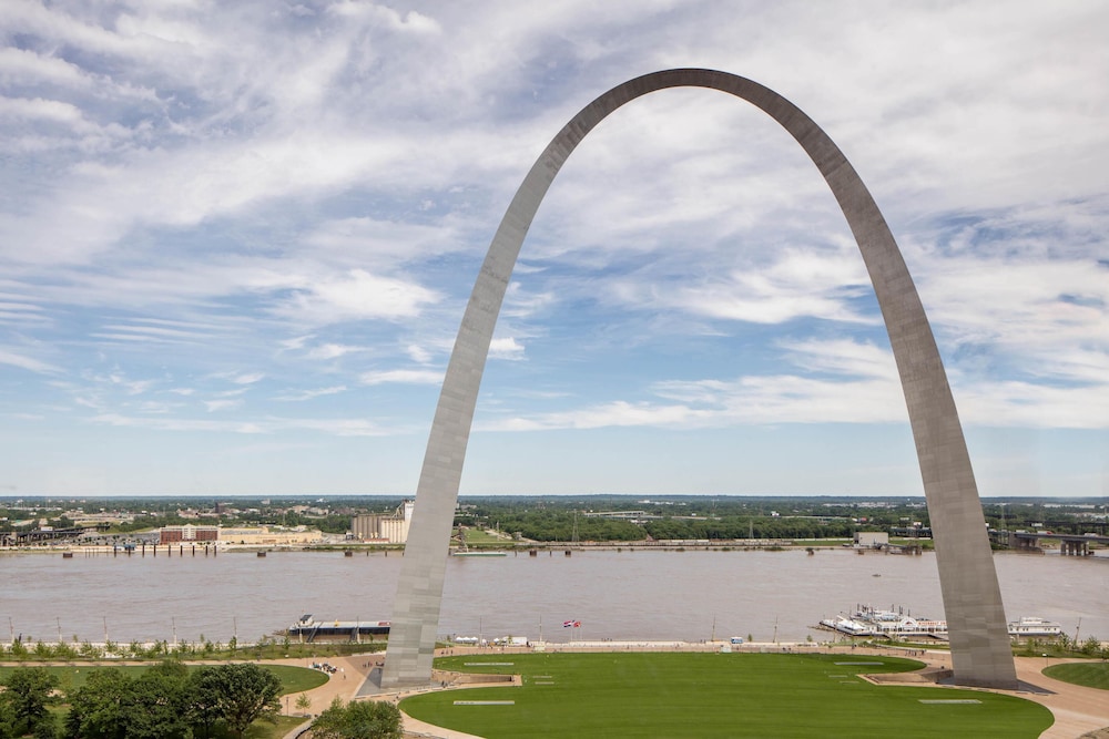 Hyatt Regency Saint Louis at The Arch 69/76