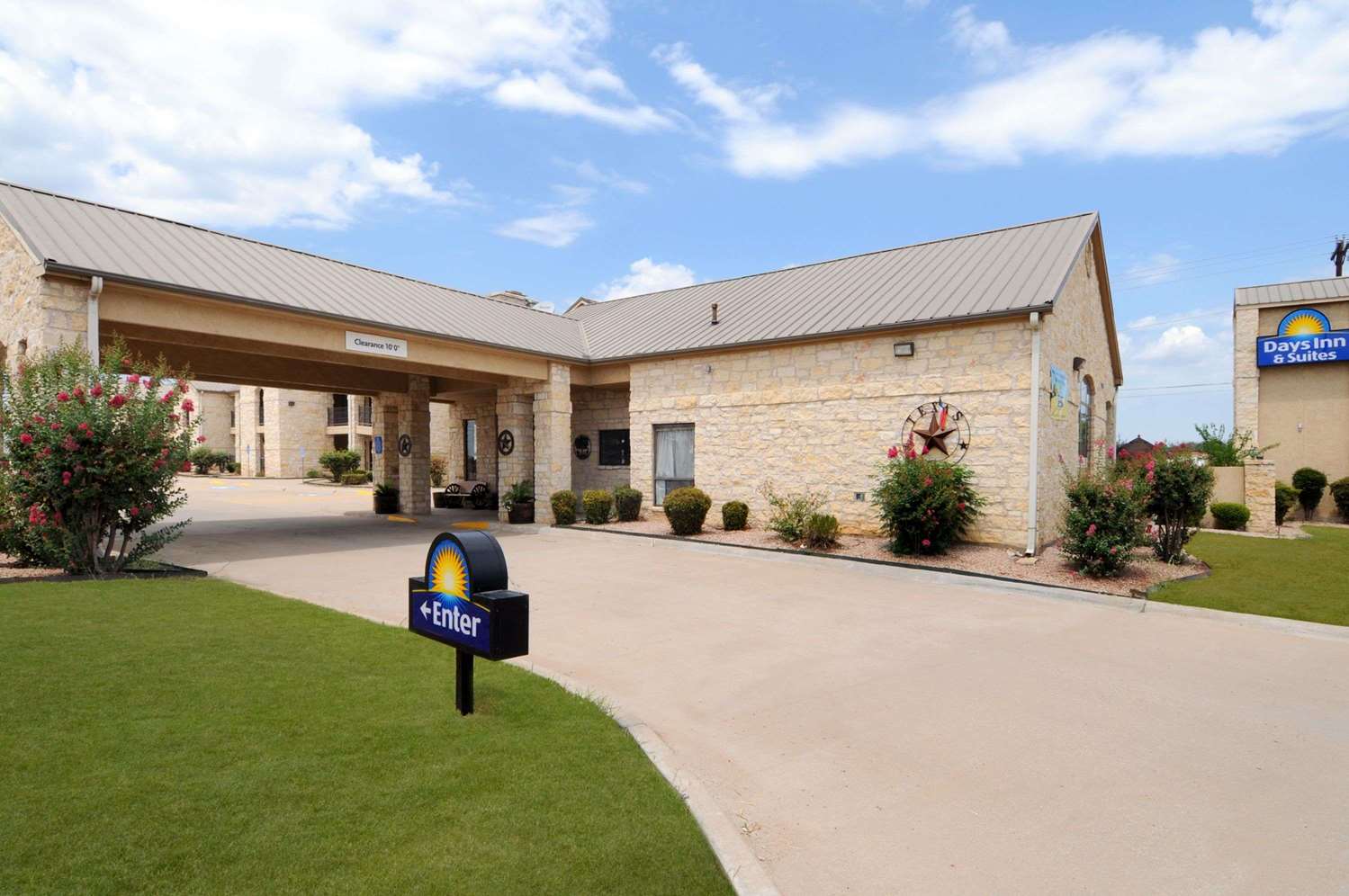 Days Inn Suites Llano 32/36