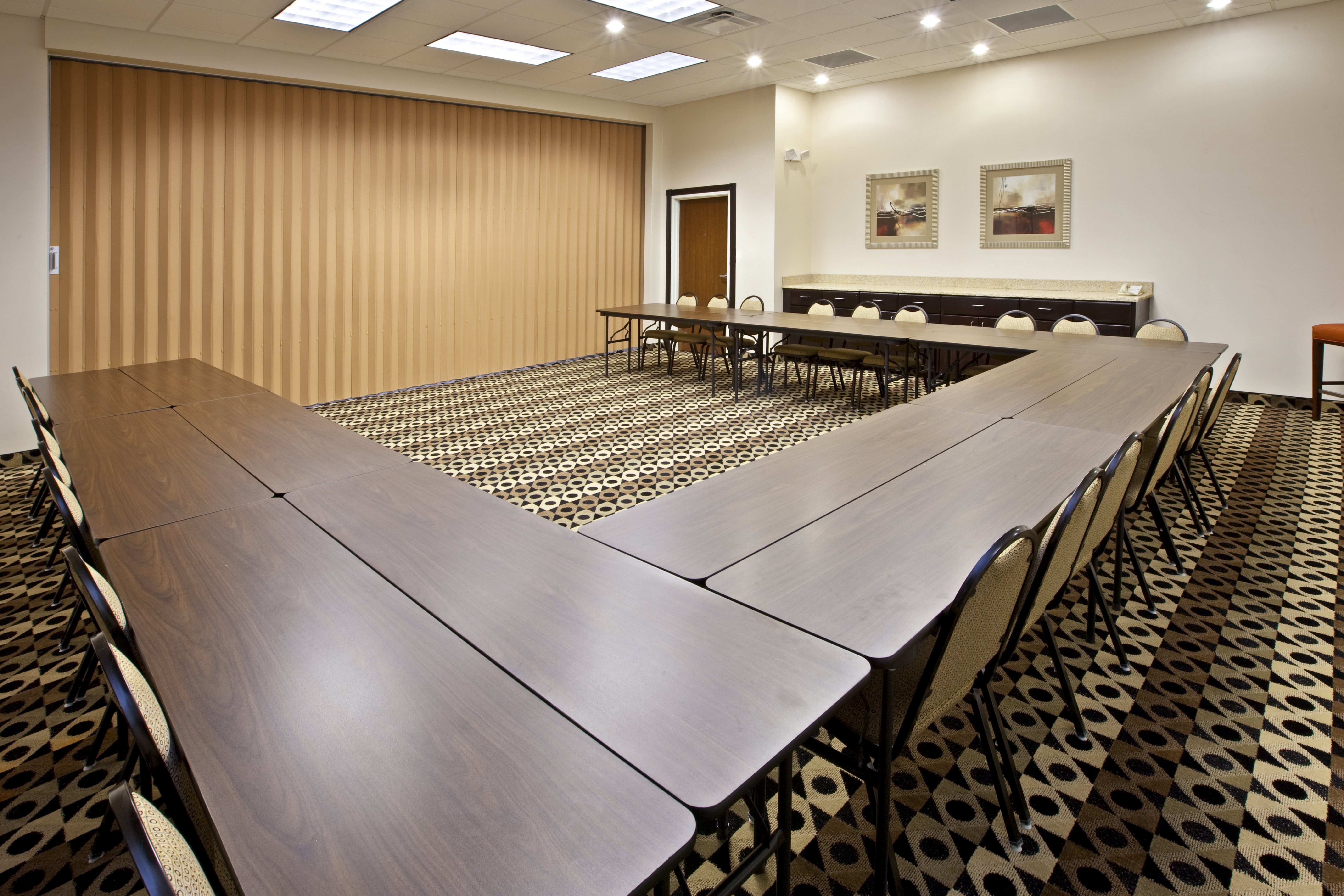 Holiday Inn Louisville Airport South 58/62