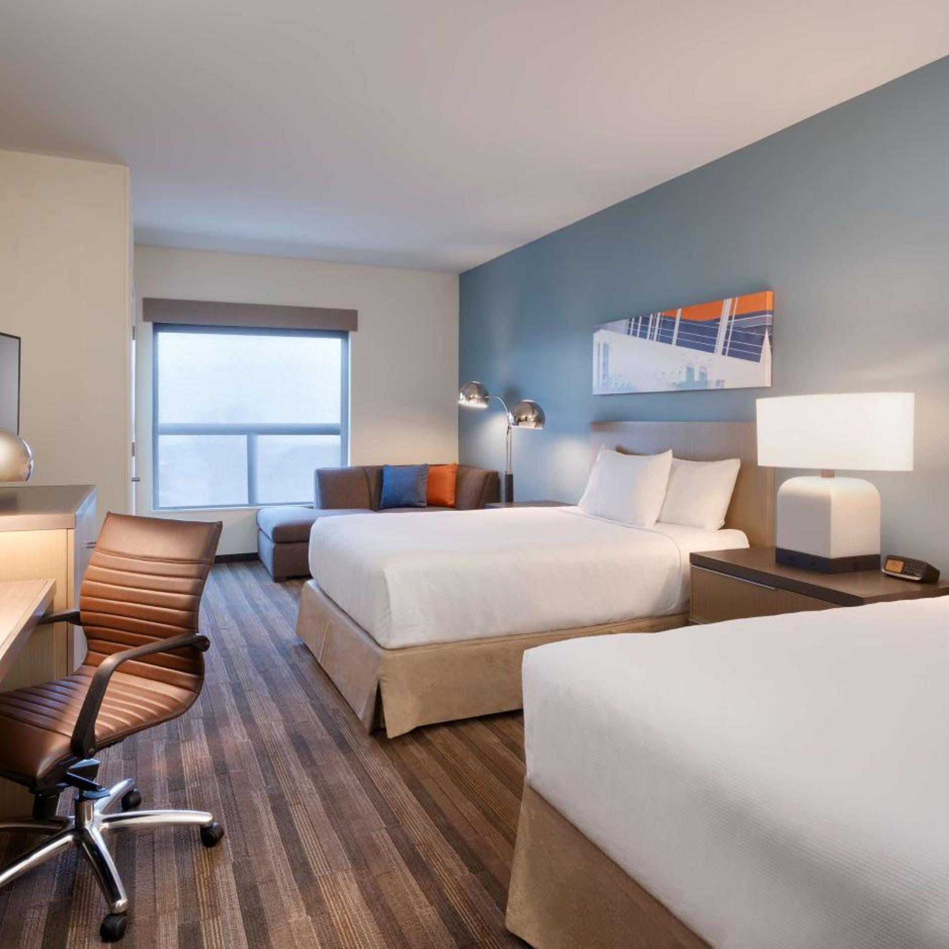 Guest Room, 2 Queen Beds, Sofa, Den