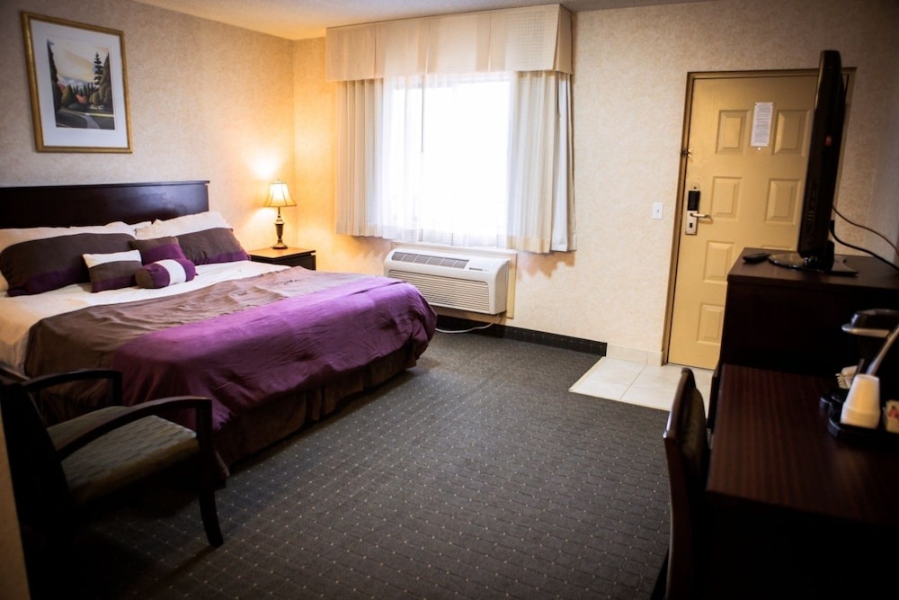 Langley Hwy Hotel 17/25