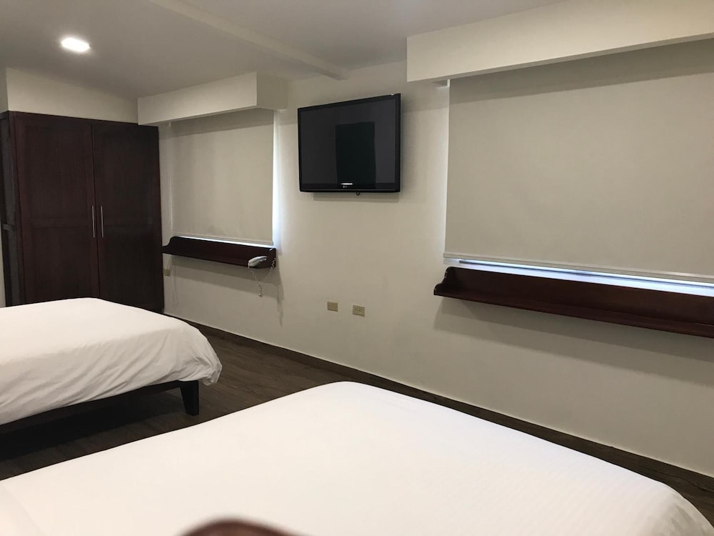 Hotel Plaza 4/42