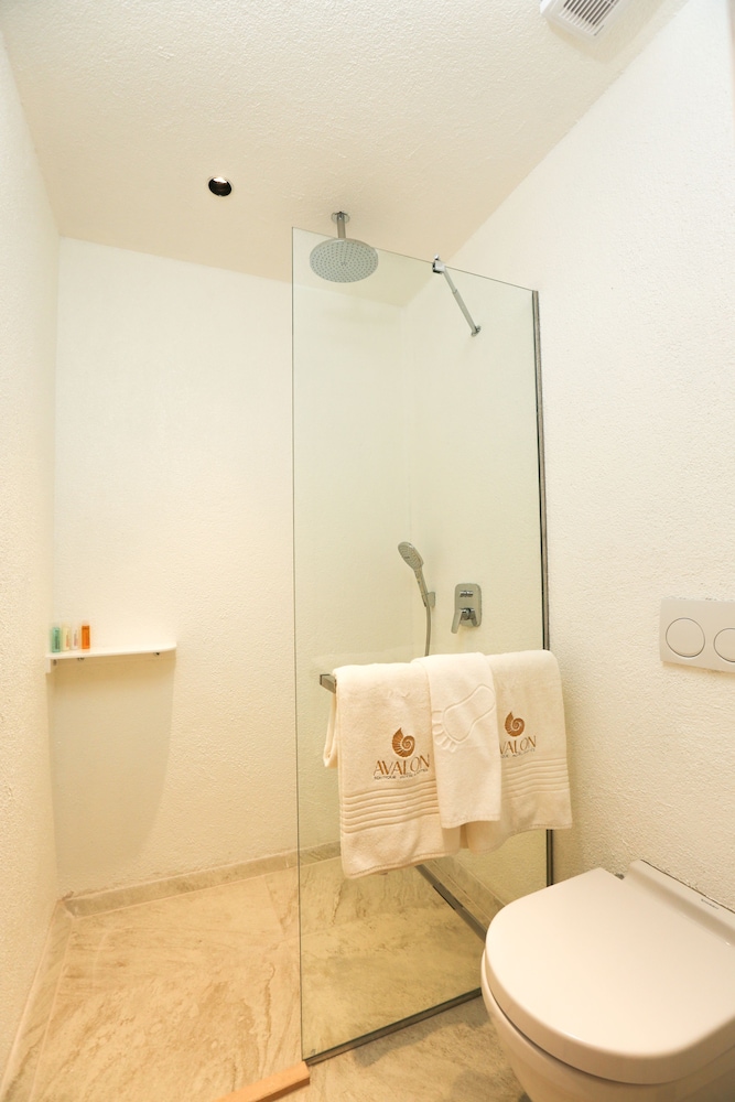 Avalon Boutique Hotel & Suites 55/59