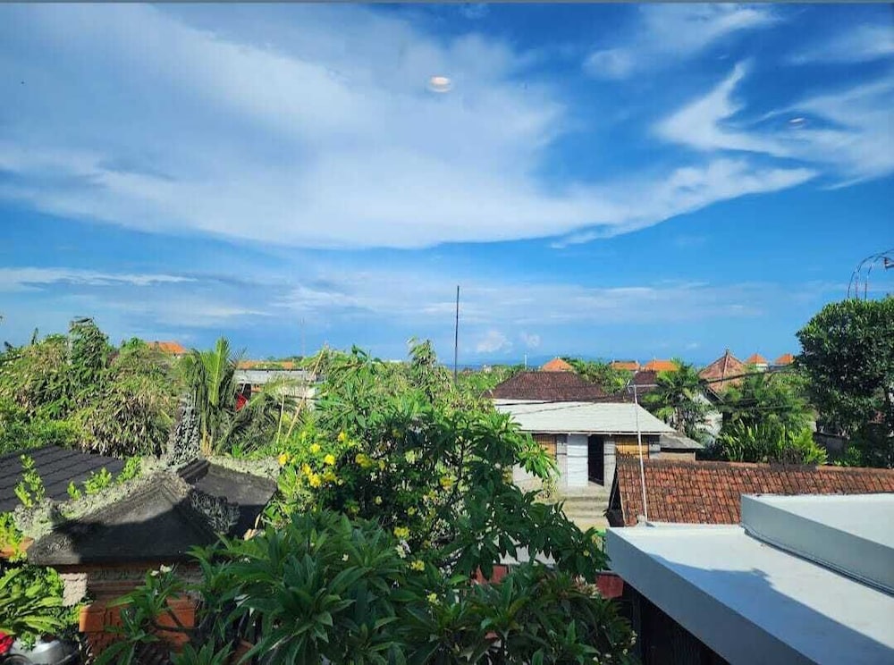 Padinis Villa & Coffee 69/77