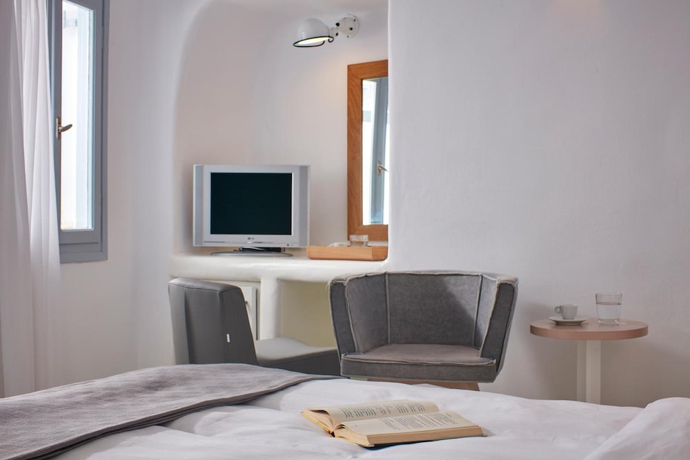 Cliff Side Suites Hotel 44/62