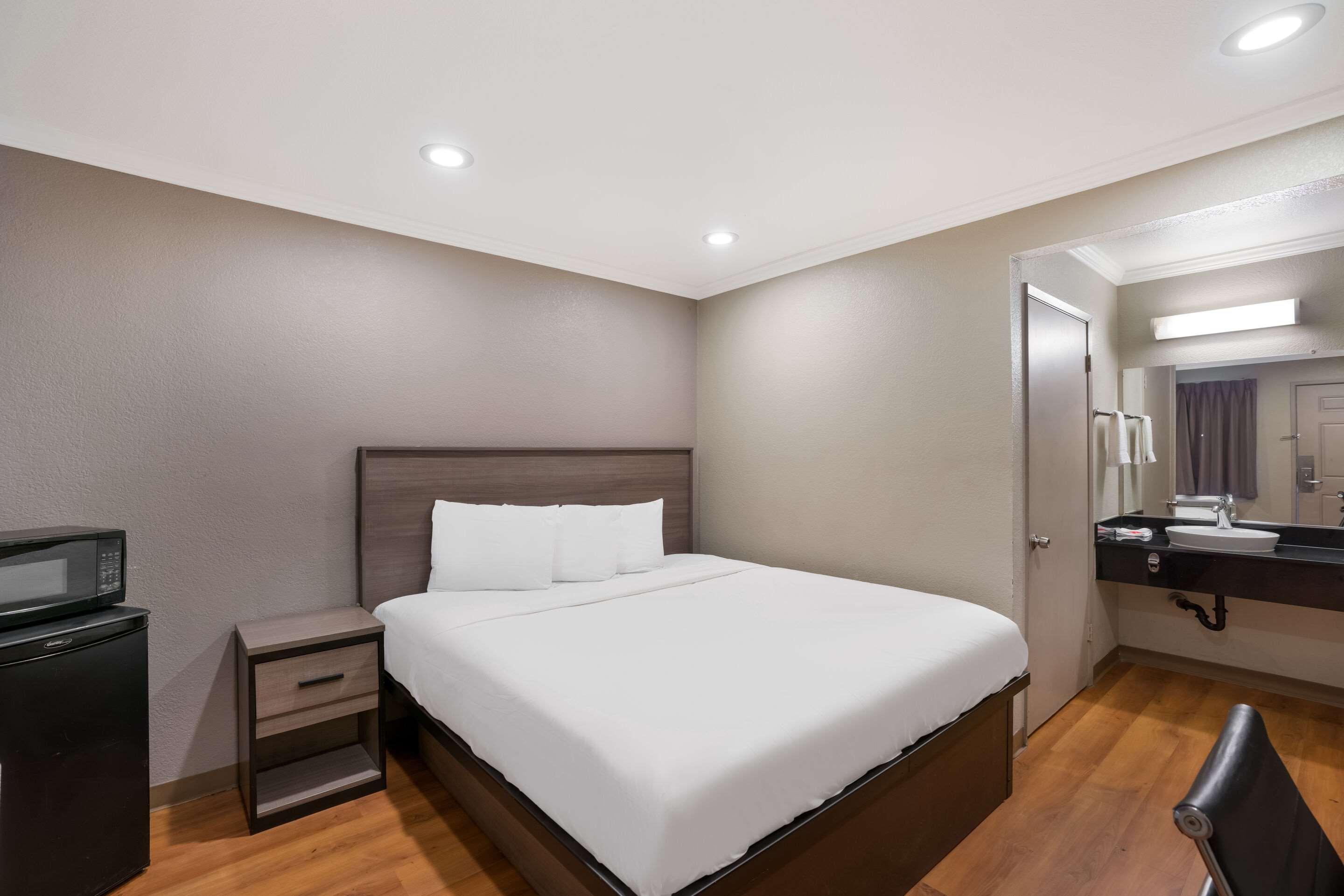 Room, King Bed