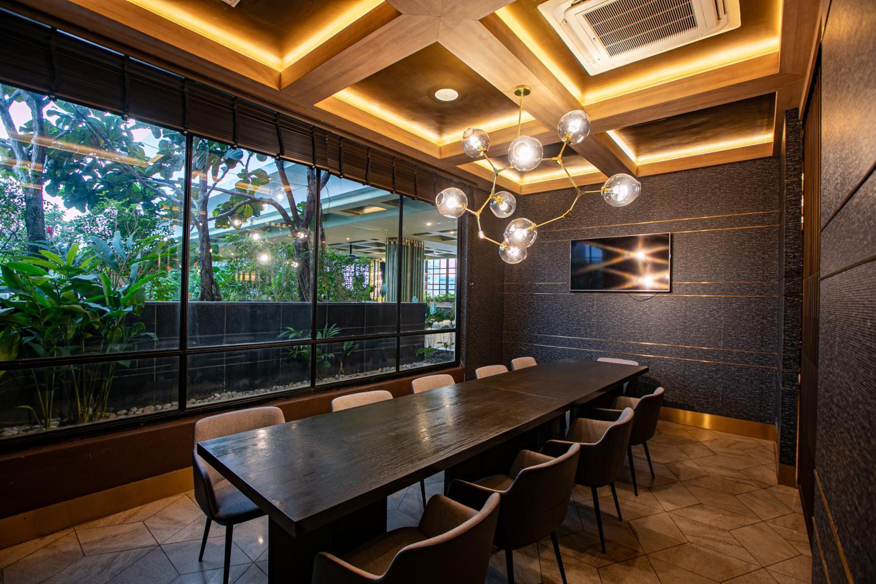 The Upper House Hotel 38/50