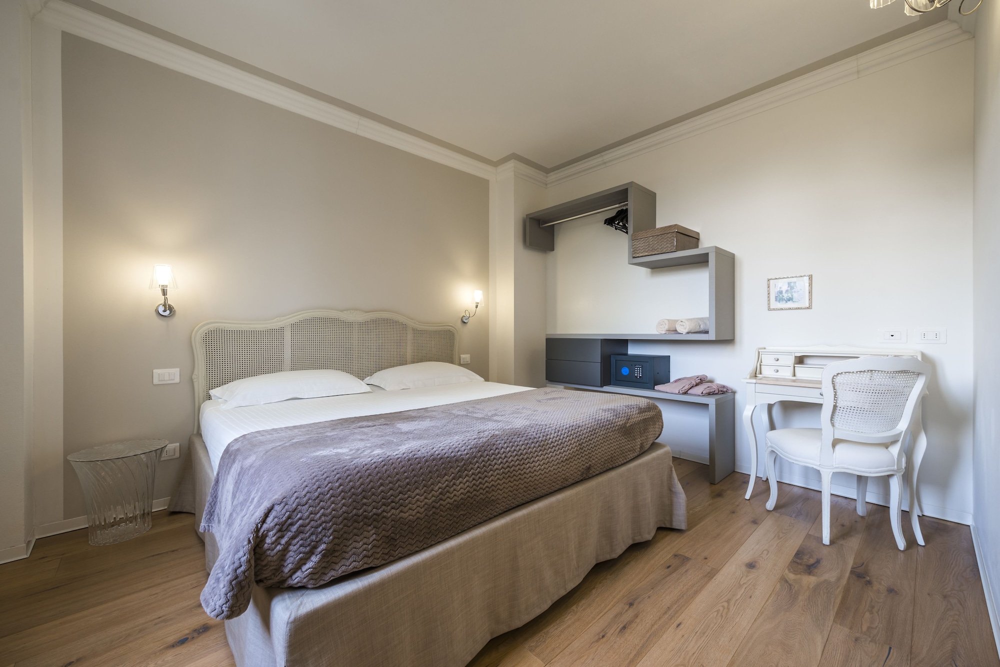 Deluxe, Suite, Apartment, King Bed, Sofa