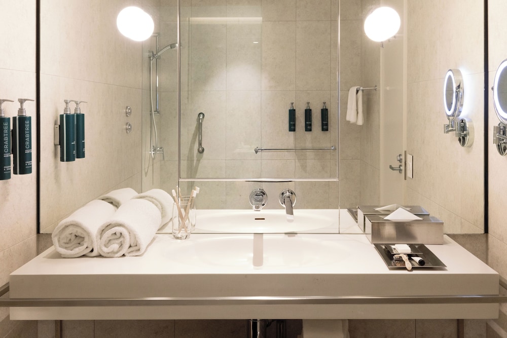 Junior Suite, King Bed, Lounge Access, Parmelia Hilton 5/5